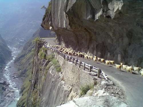 Road to Sangla Valley
